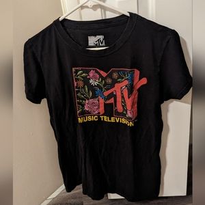 Woman  size large MTV tee super cute flowers pattern y2k great condition